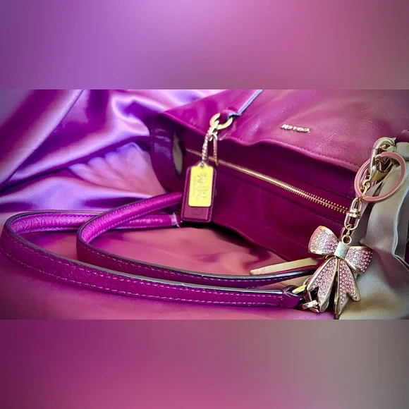 COACH Pebbled Leather Tote Shoulder Bag Magenta Pink Gold Hardware - 2 Hang Tags - Picture 4 of 14